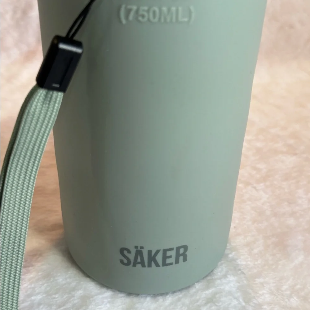 SÄKER Portable Dog Water Bottle, Collapsible Water Bottle for 18.6 Ounces Olive